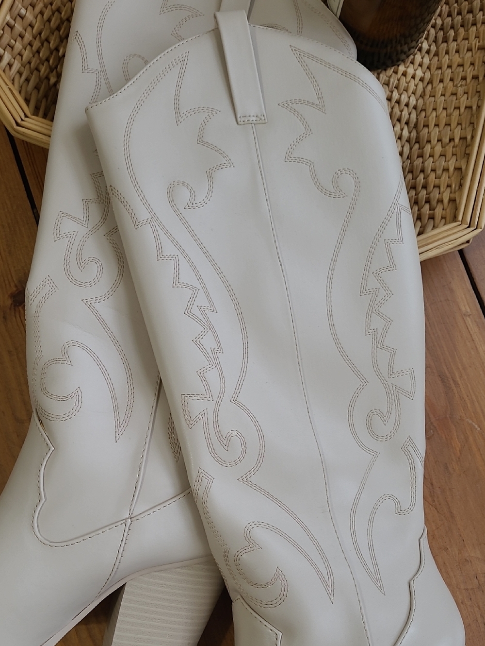 Gorgeous Cream Cowboy Boots - Picture 2 of 9